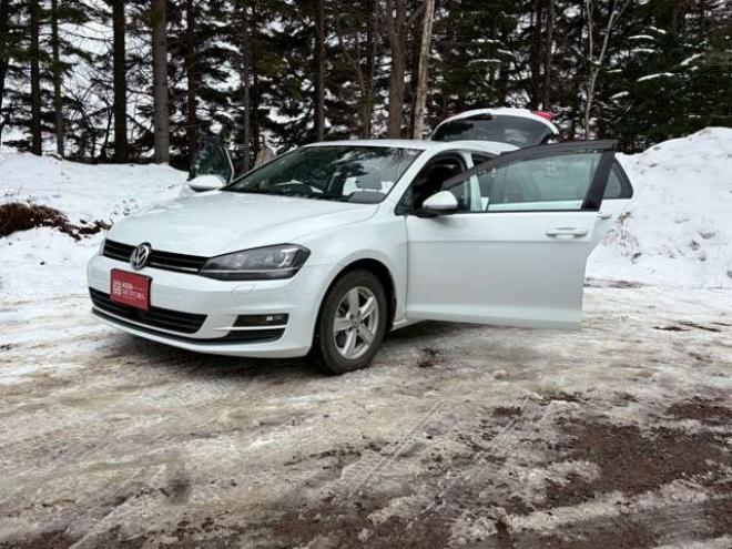 ゴルフTSI コンフォートライン　地デジナビ　バックカメラ　純正アルミホイール　パワステ　パワーウィンドウ　ABS　キーレスエントリー　ETC　クルーズコントロール　横滑り防止装置　エアコン　盗難防止装置　CD　アイドリングストップ 正規輸入車 2WD 1200