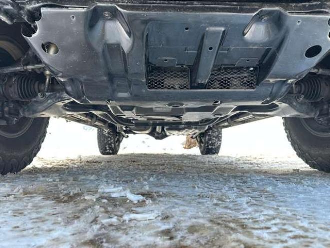 ハイラックスサーフ2.7 SSR-G 4WD　禁煙車　パワステ　パワーウィンドウ　ETC　社外ナビ　バックカメラ　キーレスエントリー　リフトアップ　エンジンスターター　寒冷地仕様　ABS　エアコン　盗難防止装置　社外アルミホイール 2700