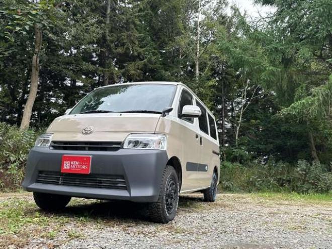 タウンエースバン1.5 GL 4WD　アルトピアーノ　ベージュツートン全塗装済　ベッドキット　セカンドバッテリー　ETC　フルセグTVナビ　バックカメラ　アイドリングストップ　ABS　レーンキープアシスト　盗難防止装置　パワステ　パワーウィンドウ 1500