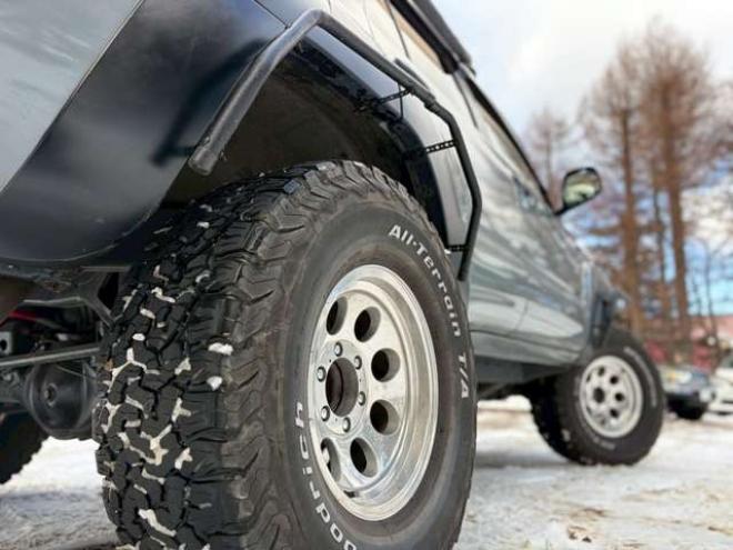 ハイラックスサーフ2.7 SSR-X アメリカンバージョン 4WD　社外ナビ　バックカメラ　リフトアップ　社外アルミ　エアコン　社外ETC　グリルガード　グッドリッチマフラー　LEDライト　全塗装済　パワーウィンドウ　パワステ　キーレス　ダッシュマット　タープ 2700