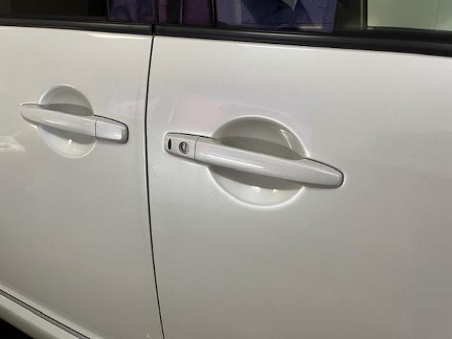 デリカＤ：５　Ｇパワーパッケージ　本州仕入　禁煙車　寒冷地仕様　エクストリーム１６ＡＷ＋ＧＲＩＰＭＡＸホワイトレター　新品ＪＡＯＳブラックマッドガード　純正１８ＡＷ＋スタッドレスタイヤ付　１２インチリアフリップダウンモニター　ＥＴＣ 4WD 2400 5Dr