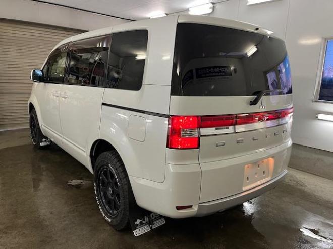 デリカＤ：５　Ｇパワーパッケージ　本州仕入　禁煙車　寒冷地仕様　エクストリーム１６ＡＷ＋ＧＲＩＰＭＡＸホワイトレター　新品ＪＡＯＳブラックマッドガード　純正１８ＡＷ＋スタッドレスタイヤ付　１２インチリアフリップダウンモニター　ＥＴＣ 4WD 2400 5Dr