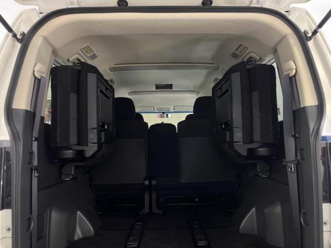 デリカＤ：５　Ｇパワーパッケージ　本州仕入　禁煙車　寒冷地仕様　エクストリーム１６ＡＷ＋ＧＲＩＰＭＡＸホワイトレター　新品ＪＡＯＳブラックマッドガード　純正１８ＡＷ＋スタッドレスタイヤ付　１２インチリアフリップダウンモニター　ＥＴＣ 4WD 2400 5Dr