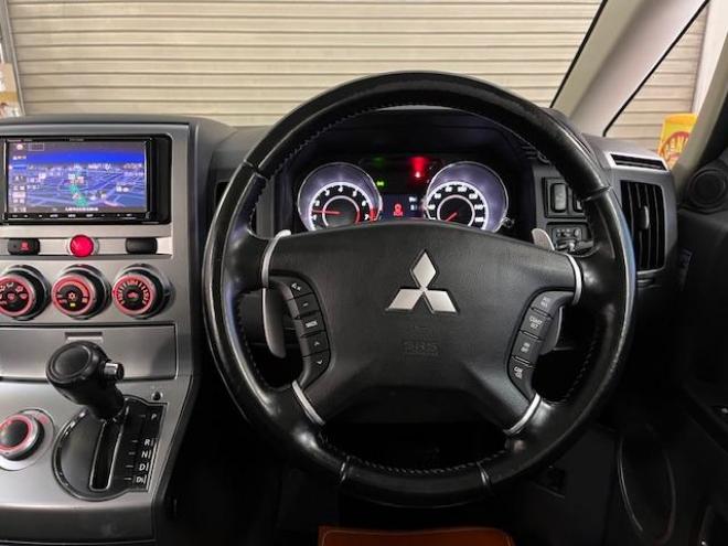 デリカＤ：５　Ｇパワーパッケージ　本州仕入　禁煙車　寒冷地仕様　エクストリーム１６ＡＷ＋ＧＲＩＰＭＡＸホワイトレター　新品ＪＡＯＳブラックマッドガード　純正１８ＡＷ＋スタッドレスタイヤ付　１２インチリアフリップダウンモニター　ＥＴＣ 4WD 2400 5Dr