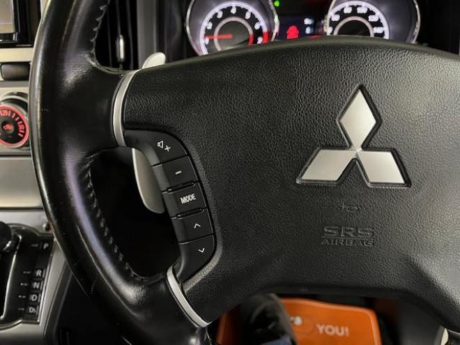 デリカＤ：５　Ｇパワーパッケージ　本州仕入　禁煙車　寒冷地仕様　エクストリーム１６ＡＷ＋ＧＲＩＰＭＡＸホワイトレター　新品ＪＡＯＳブラックマッドガード　純正１８ＡＷ＋スタッドレスタイヤ付　１２インチリアフリップダウンモニター　ＥＴＣ 4WD 2400 5Dr