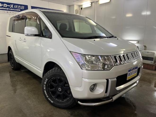 デリカＤ：５　Ｇパワーパッケージ　本州仕入　禁煙車　寒冷地仕様　エクストリーム１６ＡＷ＋ＧＲＩＰＭＡＸホワイトレター　新品ＪＡＯＳブラックマッドガード　純正１８ＡＷ＋スタッドレスタイヤ付　１２インチリアフリップダウンモニター　ＥＴＣ 4WD 2400 5Dr