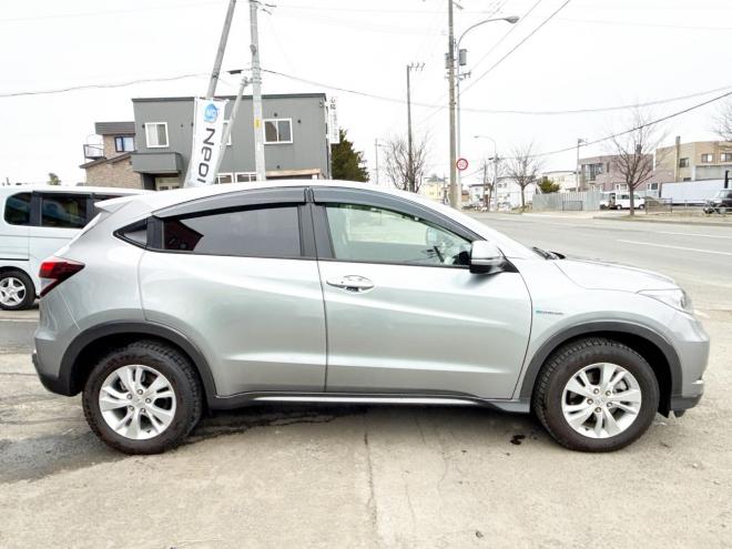 ヴェゼルハイブリッド1.5ハイブリッドX 4WD　ローンが不安な方＜優遇ローン＞　あんしんパッケージ　寒冷地仕様　社外ナビ 4WD 1500 5Dr