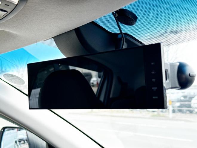 ヴェゼルハイブリッド1.5ハイブリッドX 4WD　ローンが不安な方＜優遇ローン＞　あんしんパッケージ　寒冷地仕様　社外ナビ 4WD 1500 5Dr