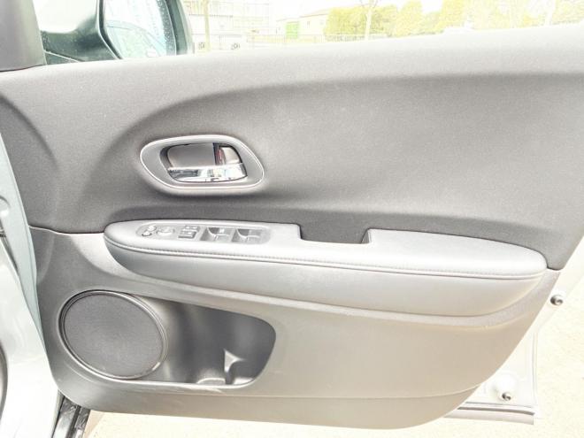 ヴェゼルハイブリッド1.5ハイブリッドX 4WD　ローンが不安な方＜優遇ローン＞　あんしんパッケージ　寒冷地仕様　社外ナビ 4WD 1500 5Dr