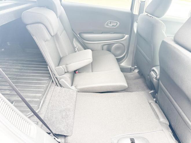 ヴェゼルハイブリッド1.5ハイブリッドX 4WD　ローンが不安な方＜優遇ローン＞　あんしんパッケージ　寒冷地仕様　社外ナビ 4WD 1500 5Dr