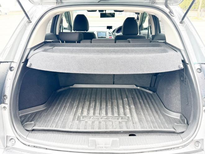 ヴェゼルハイブリッド1.5ハイブリッドX 4WD　ローンが不安な方＜優遇ローン＞　あんしんパッケージ　寒冷地仕様　社外ナビ 4WD 1500 5Dr