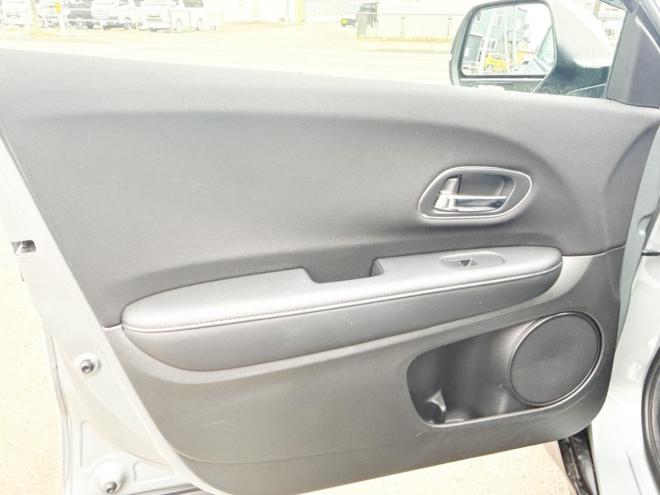 ヴェゼルハイブリッド1.5ハイブリッドX 4WD　ローンが不安な方＜優遇ローン＞　あんしんパッケージ　寒冷地仕様　社外ナビ 4WD 1500 5Dr