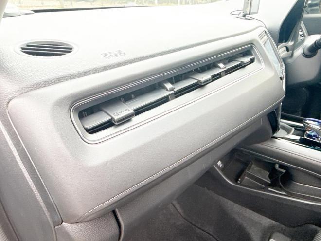 ヴェゼルハイブリッド1.5ハイブリッドX 4WD　ローンが不安な方＜優遇ローン＞　あんしんパッケージ　寒冷地仕様　社外ナビ 4WD 1500 5Dr