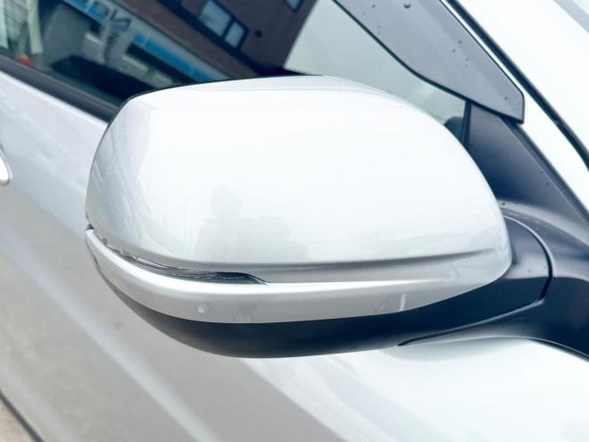 ヴェゼルハイブリッド1.5ハイブリッドX 4WD　ローンが不安な方＜優遇ローン＞　あんしんパッケージ　寒冷地仕様　社外ナビ 4WD 1500 5Dr