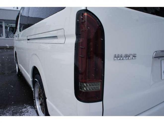 ハイエース2.7 GL ロング ミドルルーフ 4WD　ワンオーナー　ケンウッド9インチナビTV　Bカメラ　フリップダウンモニター　ワークエクストラップ18インチAW　415コブラフロントスポイラー　ベッドキット　LEDヘッドライト　スマキー　AC100V 2700