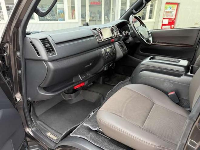 ハイエースバン2.8 スーパーGL 50TH アニバーサリー リミテッド ロングボディ ディーゼルターボ 4WD　415COBRA　CL-3 フロントリップスポイラー　ステージ2ルーフスポイラー　By2NEO　BADフェイスボンネット　ローフォルムフェンダー　ESSEX　ENCB　17インチブロンズホイール　ヨコハマパラダ　NEWパーツカスタム 2800