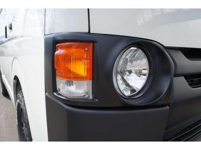 ハイエースバン2.8 DX ロング ディーゼルターボ 4WD　フロントシートセパレート仕様変更済　　　センターコンソール付　415COBRA丸目ライトキット&バッドラッカー16インチAW　415SAFARIフロントスポイラー　TOYOオープンカントリーR/T　電動格納ドアミラー 2800