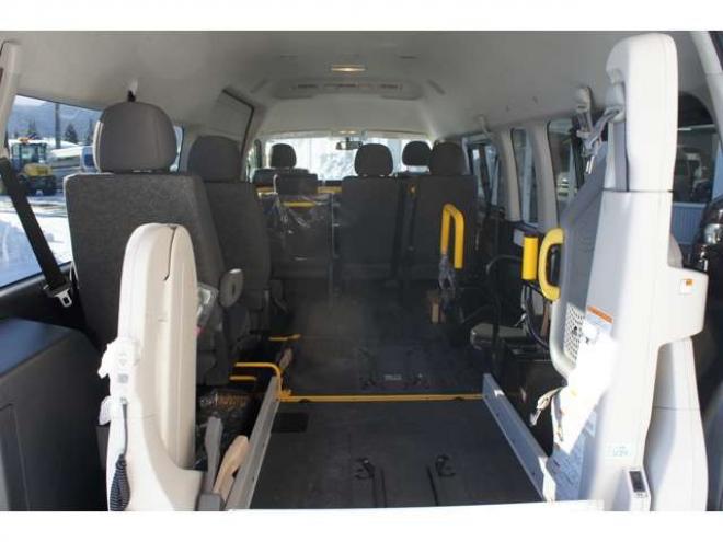 レジアスエース2.7 ウェルキャブ Bタイプ スーパーロング 4WD　ワンオーナー　純正メモリーナビTV　Bカメラ　車いす移動車　車いす2基固定装置付き　9人乗り　リア電動リフト　寒冷地仕様 福祉車両 2700