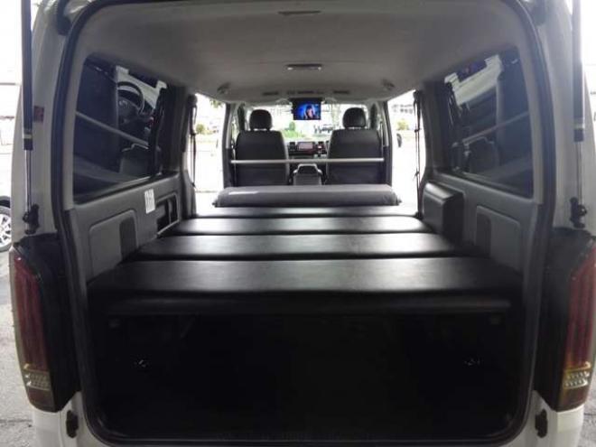 ハイエースバン3.0 スーパーGL ダークプライム ロングボディ ディーゼルターボ 4WD　令和6年タイミングベルト交換済　ワンオーナー　社外ナビ　スマートキー　バックカメラ　フロント・サイドカメラ　バッドラッカー17インチアルミホイール　バッドフェイスボンネット 3000