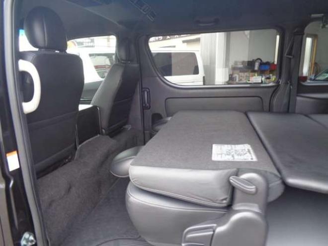 レジアスエース2.8 スーパーGL ダークプライムII ロングボディ ディーゼルターボ 4WD　415COBRA　S-6ボンネット&クリーンルック3Fリップ&ステージ2ルーフスポイラー&バッドラッカーSD-6　17インチAW　ヨコハマPARADA215/60R17　両側パワースライドドア　ETC　社外コンソールBOX　ベットキット 2800