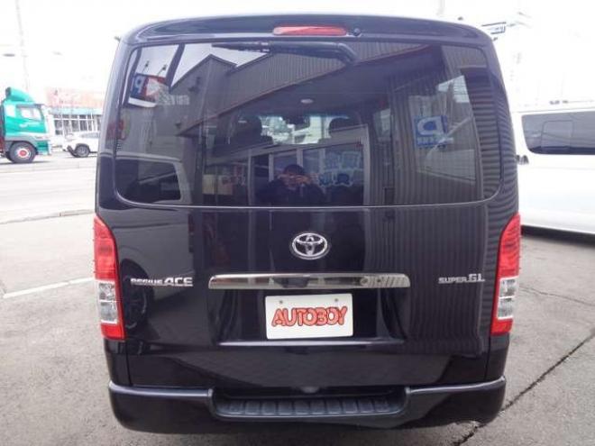 レジアスエース2.8 スーパーGL ダークプライムII ロングボディ ディーゼルターボ 4WD　415COBRA　S-6ボンネット&クリーンルック3Fリップ&ステージ2ルーフスポイラー&バッドラッカーSD-6　17インチAW　ヨコハマPARADA215/60R17　両側パワースライドドア　ETC　社外コンソールBOX　ベットキット 2800