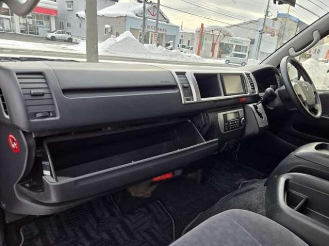 ハイエース2.7 GL ロング ミドルルーフ 4WD　寒冷地仕様　10人乗り　リアヒーター&クーラー　プッシュスタート　スマートキー　横滑り防止　オートライト　バックカメラ　純正ナビ　ワンセグTV　Bluetooth　CD/DVD　FM/AM　電動格納ミラー　ETC 2700