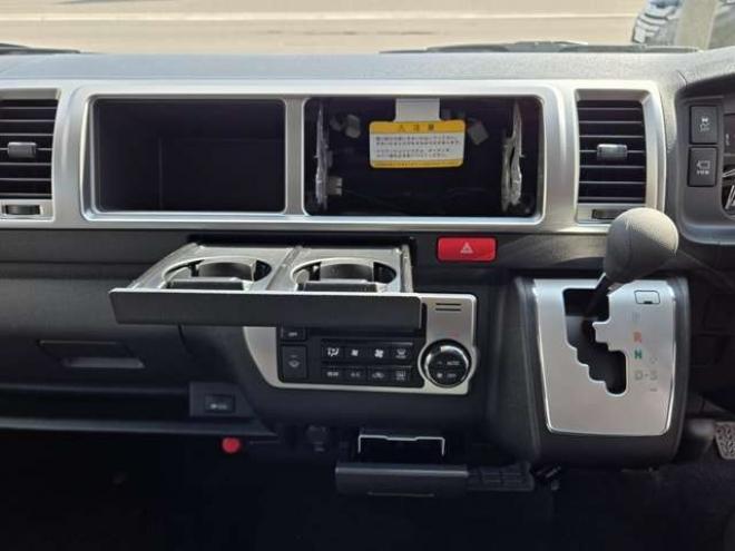 ハイエース2.7 グランドキャビン 4WD　寒冷地　10人乗り　スーパーロング　ワイドボディ　ハイルーフ　プッシュスタート　スマキー　パワスラ　リアヒーター&クーラー　ステアリングスイッチ　車線逸脱防止　衝突被害軽減　横滑り防止　電動格納ミラー 2700