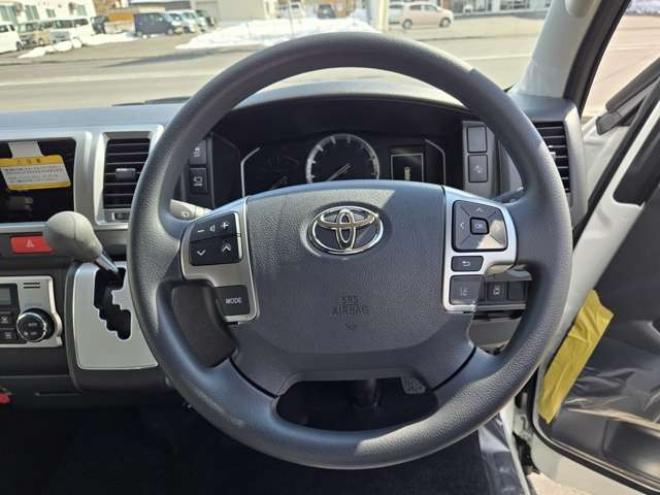 ハイエース2.7 グランドキャビン 4WD　寒冷地　10人乗り　スーパーロング　ワイドボディ　ハイルーフ　プッシュスタート　スマキー　パワスラ　リアヒーター&クーラー　ステアリングスイッチ　車線逸脱防止　衝突被害軽減　横滑り防止　電動格納ミラー 2700