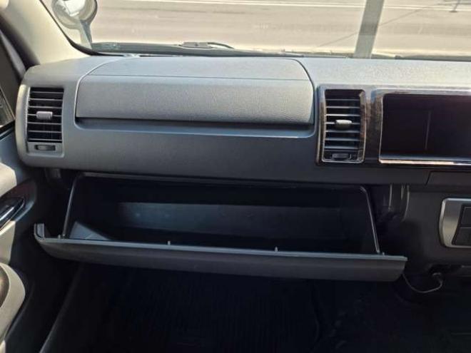 ハイエースバン2.7 スーパーGL ダークプライム ワイド ミドルルーフ ロングボディ 4WD　寒冷地仕様　パワスラ　リアヒーター&クーラー　プッシュスタート　スマートキー　ウッドコンビステアリング&シフトノブ　ハーフレザーシート　ドラレコ　バックカメラ　ETC　メモリナビ　フルセグTV　Bluetooth 2700