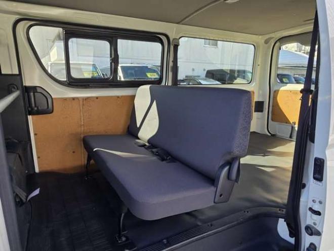 レジアスエース3.0 DX ロングボディ ディーゼルターボ 4WD　寒冷地仕様　リアヒーター　キーレス　マルチユースシートバックコンソール　フロントアンダーミラー　電動格納ミラー　パワーヒート　デイライト　純正オーディオ　FM/AM　AUX　バックカメラ 3000