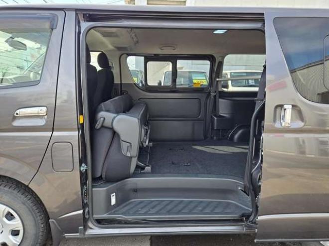 ハイエースバン3.0 スーパーGL ロング ディーゼルターボ 4WD　寒冷地仕様　プッシュスタート　スマートキー　リアヒーター&リアクーラー　LEDヘッドライト　フロントフォグランプ　 バックカメラ　ステアリングスイッチ　パワーヒート　純正ナビ　フルセグTV　レーダー探知機 3000