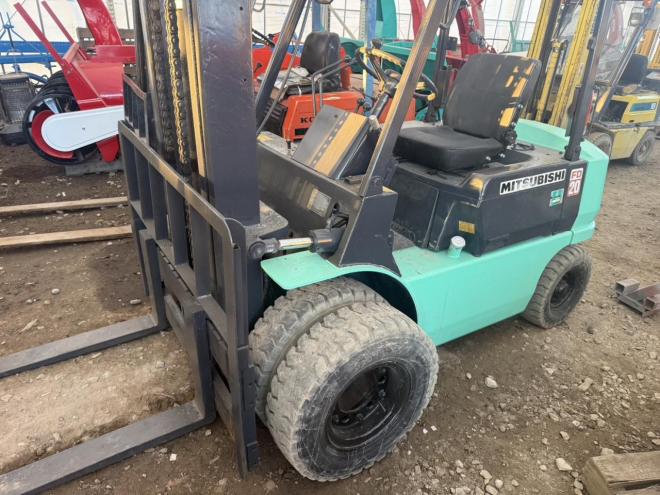 フォークリフト全塗装済！三菱 FD20 2トンディーゼル ダブルタイヤ