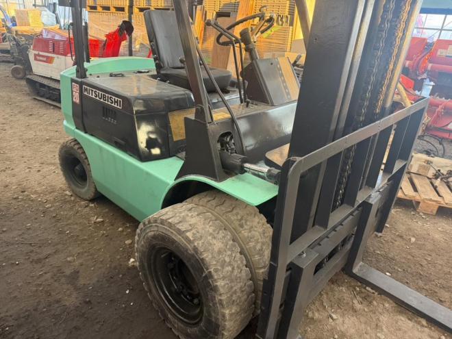 フォークリフト全塗装済！三菱 FD20 2トンディーゼル ダブルタイヤ
