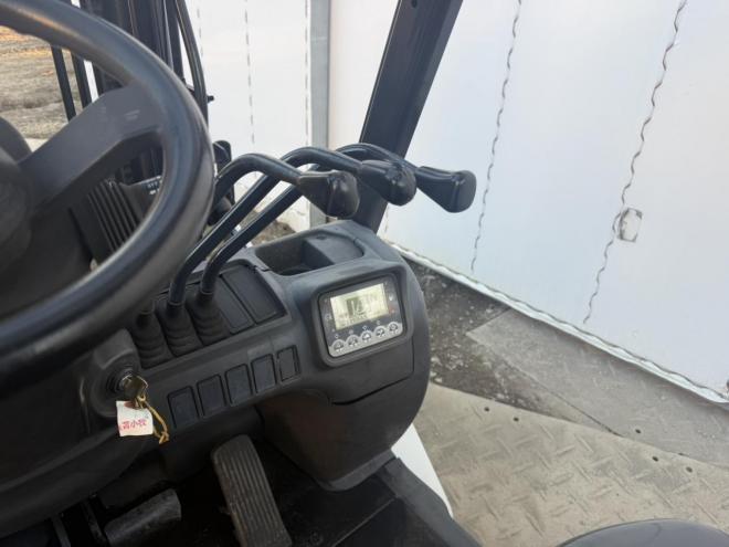 フォークリフトサイドシフト付き！ユニキャリア FD25T5 2.5トンディーゼル AT車