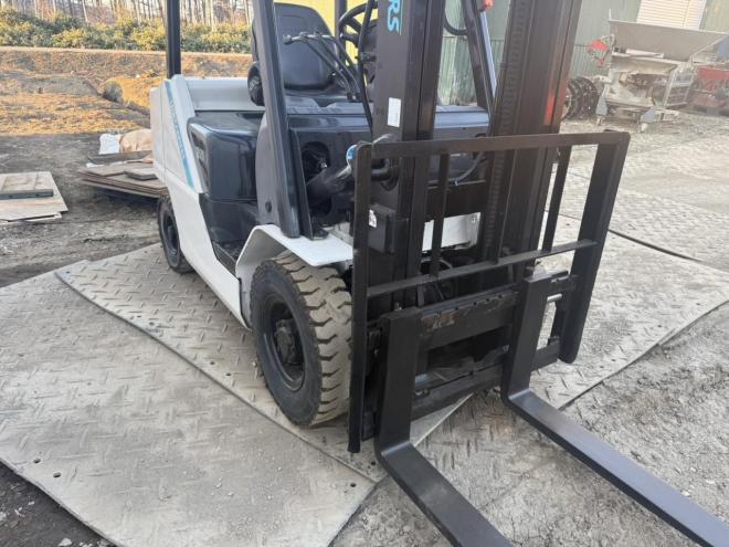 フォークリフトサイドシフト付き！ユニキャリア FD25T5 2.5トンディーゼル AT車