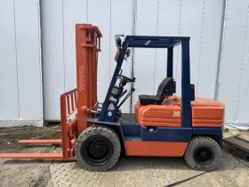 フォークリフト　サイドシフト付き！トヨタ 5FD30 3トンディーゼル 全塗装済