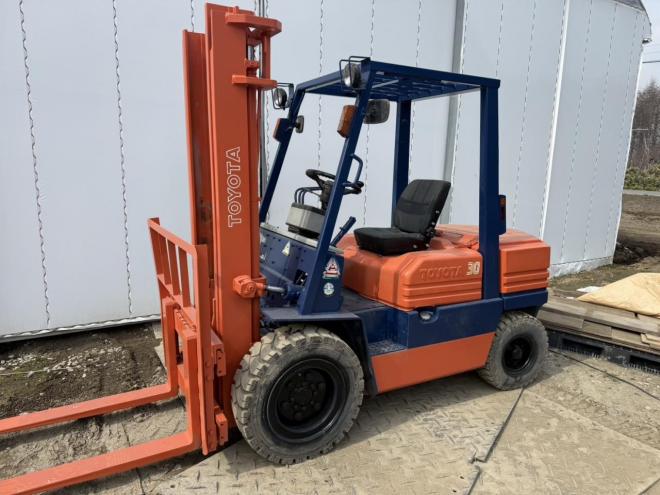 フォークリフトサイドシフト付き！トヨタ 5FD30 3トンディーゼル 全塗装済