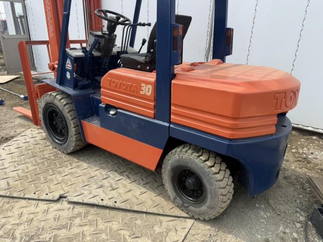 フォークリフトサイドシフト付き！トヨタ 5FD30 3トンディーゼル 全塗装済