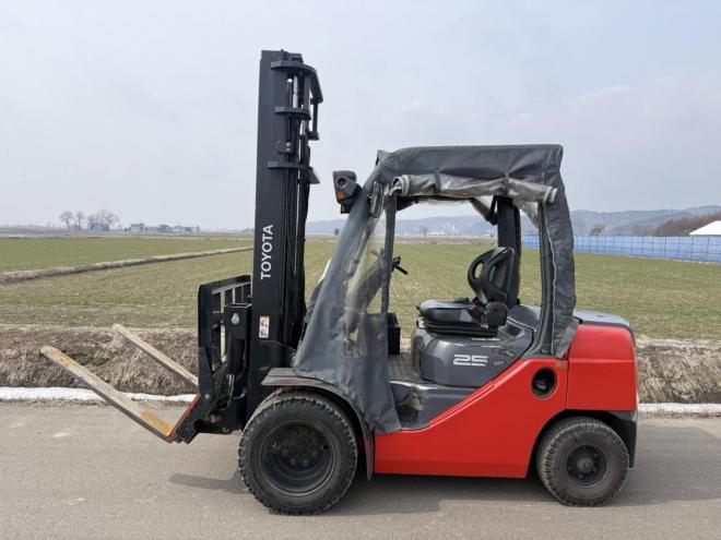 フォークリフトトヨタ 02-8FD25 2.5トン ディーゼル ヒンジ付き ダブルタイヤ