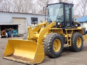 ホイールローダ　スノースパイクタイヤ　苫小牧ヤード