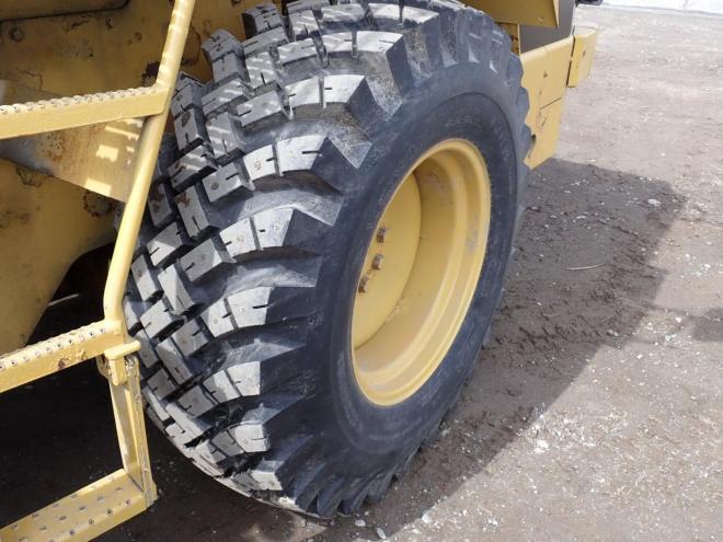 ホイールローダスノースパイクタイヤ　苫小牧ヤード