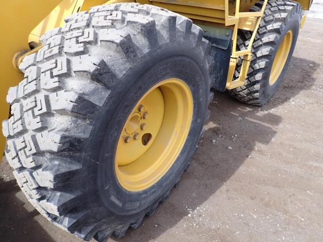 ホイールローダスノースパイクタイヤ　苫小牧ヤード
