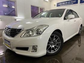 クラウン　ロイヤルサルーン　ｉ－Ｆｏｕｒ　Ｕパッケージ　寒冷地仕様　禁煙車　純正レザーシート　社外１７インチＡＷ　純正１６ＡＷ＋スタッドレスタイヤ付　純正ＨＤＤナビ　フルセグ地デジ　ＤＶＤ再生　Ｂｌｕｅｔｏｏｔｈオーディオ　バックカメラ　両席シートヒーター 4WD 3000 4Dr