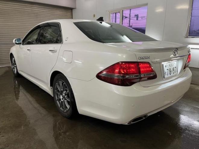 クラウンロイヤルサルーン　ｉ－Ｆｏｕｒ　Ｕパッケージ　寒冷地仕様　禁煙車　純正レザーシート　社外１７インチＡＷ　純正１６ＡＷ＋スタッドレスタイヤ付　純正ＨＤＤナビ　フルセグ地デジ　ＤＶＤ再生　Ｂｌｕｅｔｏｏｔｈオーディオ　バックカメラ　両席シートヒーター 4WD 3000 4Dr