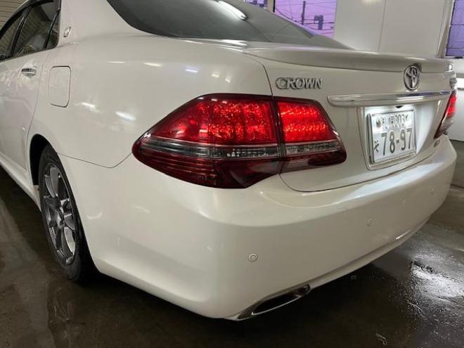 クラウンロイヤルサルーン　ｉ－Ｆｏｕｒ　Ｕパッケージ　寒冷地仕様　禁煙車　純正レザーシート　社外１７インチＡＷ　純正１６ＡＷ＋スタッドレスタイヤ付　純正ＨＤＤナビ　フルセグ地デジ　ＤＶＤ再生　Ｂｌｕｅｔｏｏｔｈオーディオ　バックカメラ　両席シートヒーター 4WD 3000 4Dr