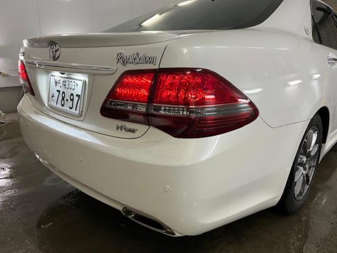 クラウンロイヤルサルーン　ｉ－Ｆｏｕｒ　Ｕパッケージ　寒冷地仕様　禁煙車　純正レザーシート　社外１７インチＡＷ　純正１６ＡＷ＋スタッドレスタイヤ付　純正ＨＤＤナビ　フルセグ地デジ　ＤＶＤ再生　Ｂｌｕｅｔｏｏｔｈオーディオ　バックカメラ　両席シートヒーター 4WD 3000 4Dr