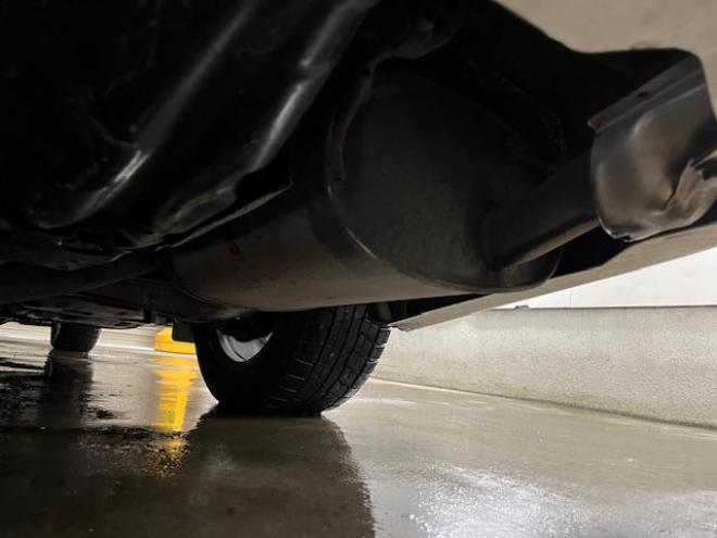 クラウンロイヤルサルーン　ｉ－Ｆｏｕｒ　Ｕパッケージ　寒冷地仕様　禁煙車　純正レザーシート　社外１７インチＡＷ　純正１６ＡＷ＋スタッドレスタイヤ付　純正ＨＤＤナビ　フルセグ地デジ　ＤＶＤ再生　Ｂｌｕｅｔｏｏｔｈオーディオ　バックカメラ　両席シートヒーター 4WD 3000 4Dr