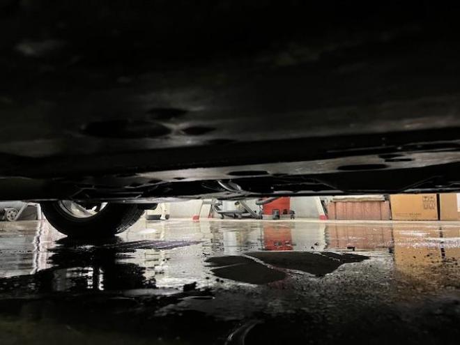 クラウンロイヤルサルーン　ｉ－Ｆｏｕｒ　Ｕパッケージ　寒冷地仕様　禁煙車　純正レザーシート　社外１７インチＡＷ　純正１６ＡＷ＋スタッドレスタイヤ付　純正ＨＤＤナビ　フルセグ地デジ　ＤＶＤ再生　Ｂｌｕｅｔｏｏｔｈオーディオ　バックカメラ　両席シートヒーター 4WD 3000 4Dr