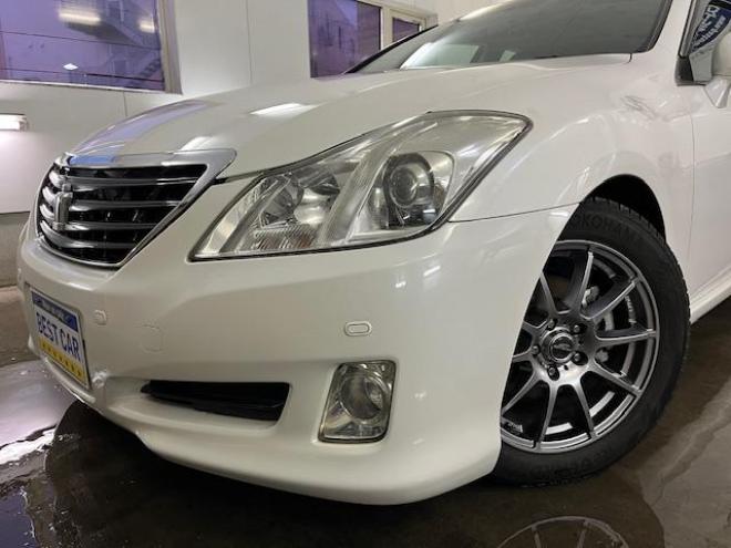 クラウンロイヤルサルーン　ｉ－Ｆｏｕｒ　Ｕパッケージ　寒冷地仕様　禁煙車　純正レザーシート　社外１７インチＡＷ　純正１６ＡＷ＋スタッドレスタイヤ付　純正ＨＤＤナビ　フルセグ地デジ　ＤＶＤ再生　Ｂｌｕｅｔｏｏｔｈオーディオ　バックカメラ　両席シートヒーター 4WD 3000 4Dr