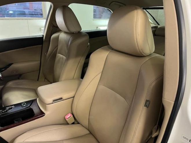 クラウンロイヤルサルーン　ｉ－Ｆｏｕｒ　Ｕパッケージ　寒冷地仕様　禁煙車　純正レザーシート　社外１７インチＡＷ　純正１６ＡＷ＋スタッドレスタイヤ付　純正ＨＤＤナビ　フルセグ地デジ　ＤＶＤ再生　Ｂｌｕｅｔｏｏｔｈオーディオ　バックカメラ　両席シートヒーター 4WD 3000 4Dr